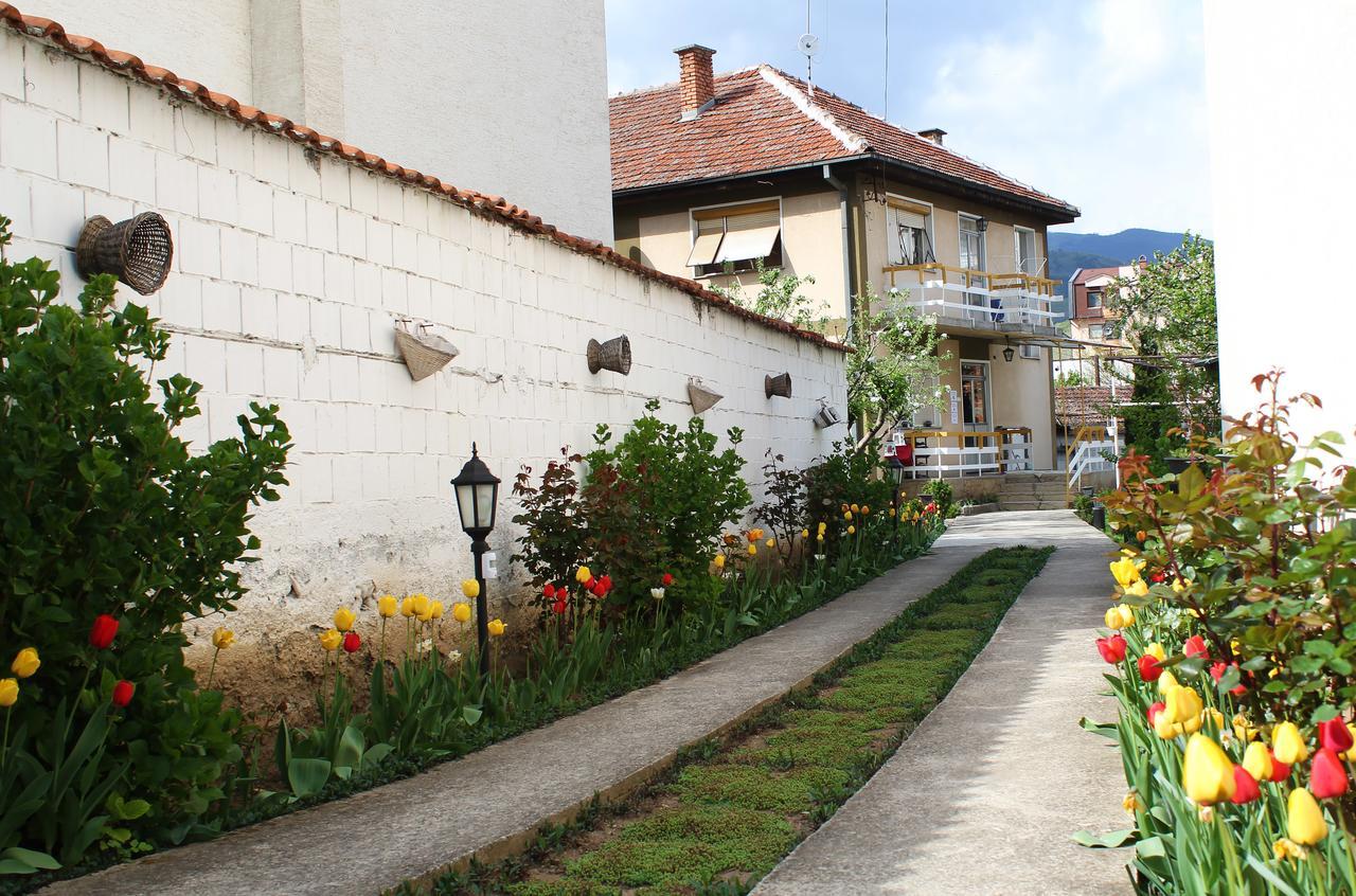 Sarac Hostel Peć Exterior foto