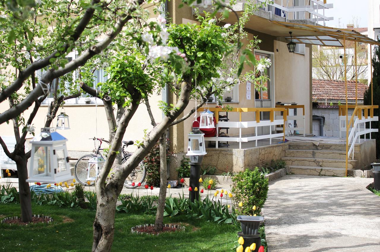 Sarac Hostel Peć Exterior foto